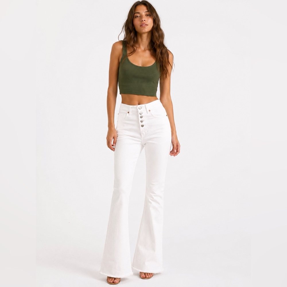 NWOT Abercrombie & Fitch Ultra High-Rise White Flare Jeans size 25